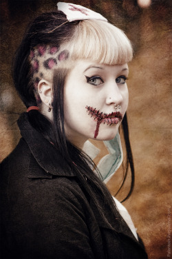 Gothiccharmschool:  Nice Sfx Makeup! This Makes Me Want To Play With Faux Blood Again.