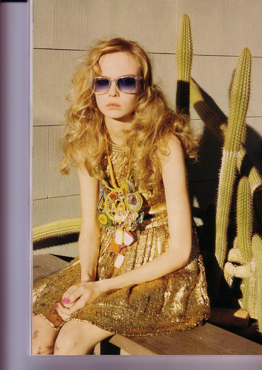 ericajoy-7070:tulletulle:   Siri by Venetia Scott    Those glasses!