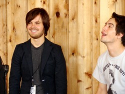 falloutboywillneverdie:  businessofshow:  ryhawknroll:  scratchmyphosphorusskin:  (via fuckyeahpatdbden) HIS FACE. I CAN’T EVEN.  herpin’ mah derp like yeah   ”THIS IS MY DONKEY-ON-THE-TILT-A-WHIRL IMPRESSION.”  