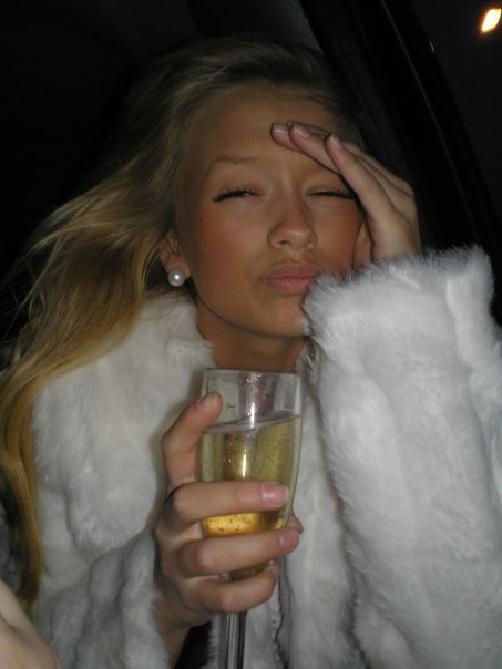 womenandwine:  champagnepeople:  J Lo?  