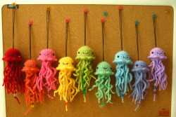 chainsawmascara:  euphoriaplocephalus:  autumnlenore:  deerlike:  polarlove:  cephalolove:  (via klaudiak)     Lets make these!   WHAT. How do you make this?!  These look super doable :)  Just crochet their little heads, and their tentacles are bits