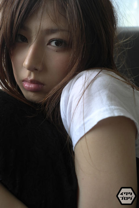 taka84:  体育会系グラビアアイドル佐々木麻衣を月刊モバイルで撮影