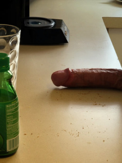 fuckyeahhugepenis:  lovecircumcisedmen:   What a tasty Hot dog!(via mydudestuff)  Tasty and bigg