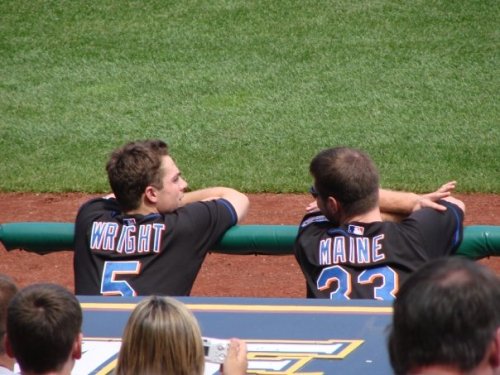 mlbgirl:lauramets:(via fyeahdavidwright)Oh how I miss this….God, me too. Come back to us soon Johnny