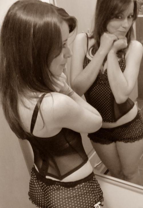 tchulimtchulim:  E essa sou eu no meu twitpic ! hahaha #lingerieday 