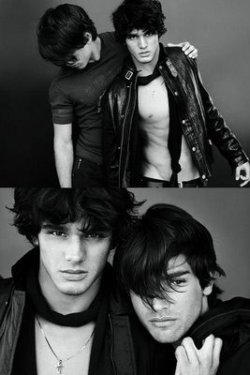 fuckyeahmodelboys:  personal favorite: marlon teixeira and jamie dornan   Obciąć dół, będzie dobrze, mniej strasznie&hellip;