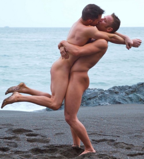 Porn Pics wet-men:  goatees:  frigate:  its a beach 