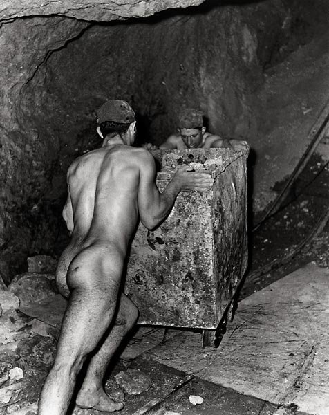 thelockerroom:  likeemupright:  animadverto:         Solfatara, Sicily by Fulvio Roiter, 1953     Miners working in a sulphur mine in Caltanissetta, Sicily. Forced to work naked in the sweltering heat as the clothes stuck to their skin. Some miners starte