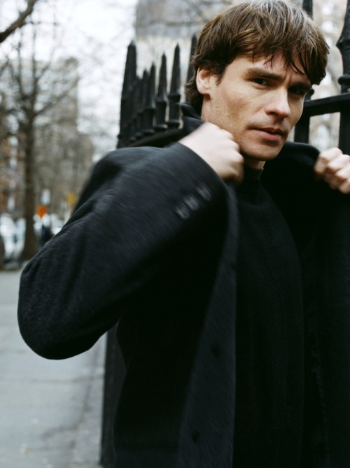 wedgeantilles:
“ popcultaddict:
“ fuckyeahcuteactors:
” ”
Okay, bragging rights time: I’ve met Robert Sean Leonard. And he was as sweet as sweet can be! It was when I lived in New York, and he was in a play Off Broadway. They began admitting people...