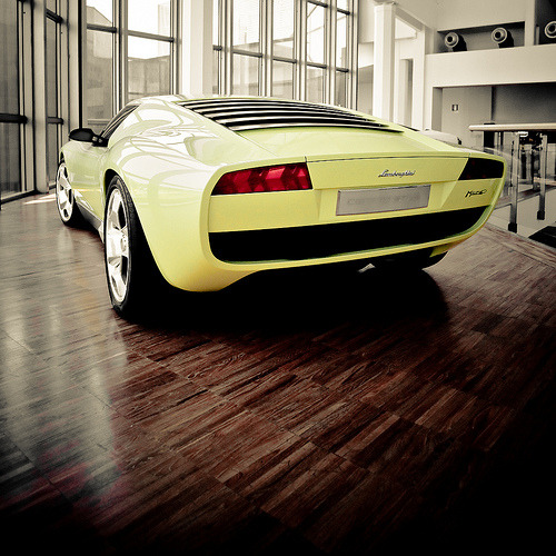 voiture-jaune: carpr0n: Retro futurist Starring: Lamborghini Miura (by mahaendra)
