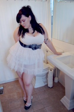 curvy-thick-bbw:  onthefatwalk:  fatfashionandpenguins: