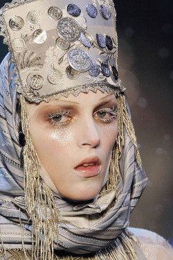 Anja Rubik at John Galliano Fall 2009