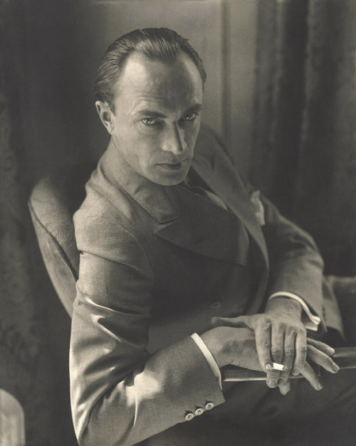 oldhollywood:Conrad Veidt, 1929. Photo by Edward Steichen.“I had been longing to get my hands on Con