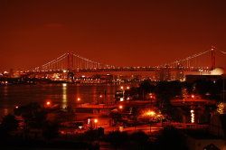 fuckyeahstreetlights:  http://whoaaitscari.tumblr.com Ben Franklin Bridge, Philly. 