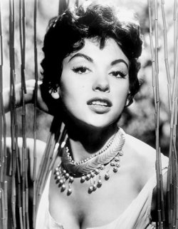 nonrev:  latinamericana:  maduke:  Pretty Puerto Rican: Rita Moreno   