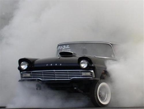 SMOKEY burnout of the day!!! Now THIS is a burnout!!!