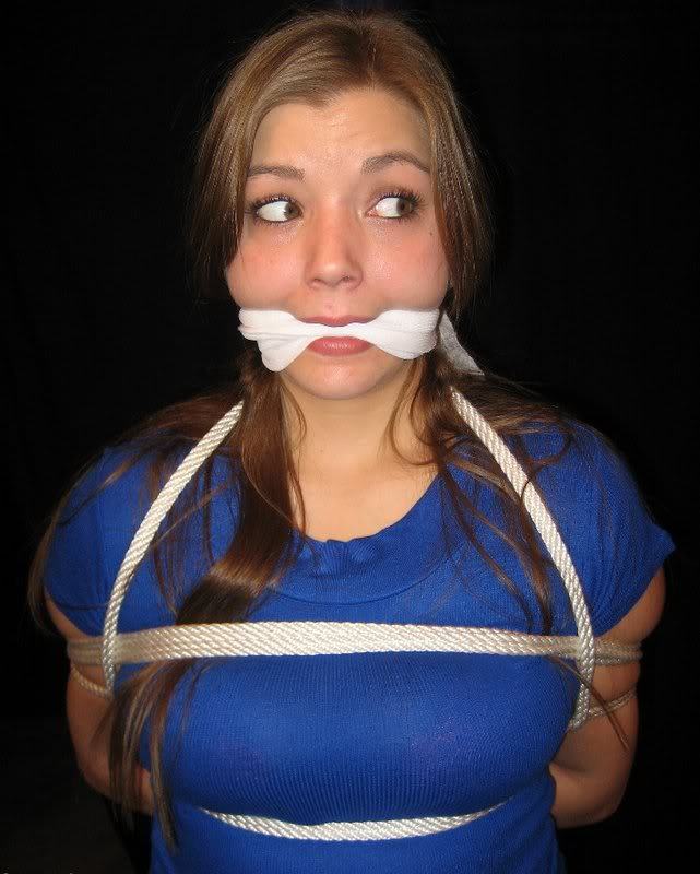 xemxija:  wanderer-of-dark-dreams:  racemason:  Such a gorgeous young lady (via racemason-deactivated20100820-d)
