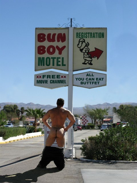 The Bun Boy motel is located in the middle of no where, half(ish) way between LA