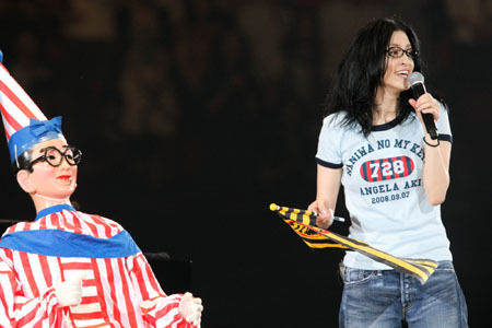 アンジェラアキで画像検索してＴシャツの数値がでかい奴が優勝 ニュース速報BIP
