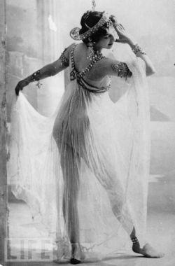 turnofthecentury:  Mata Hari via LIFE 