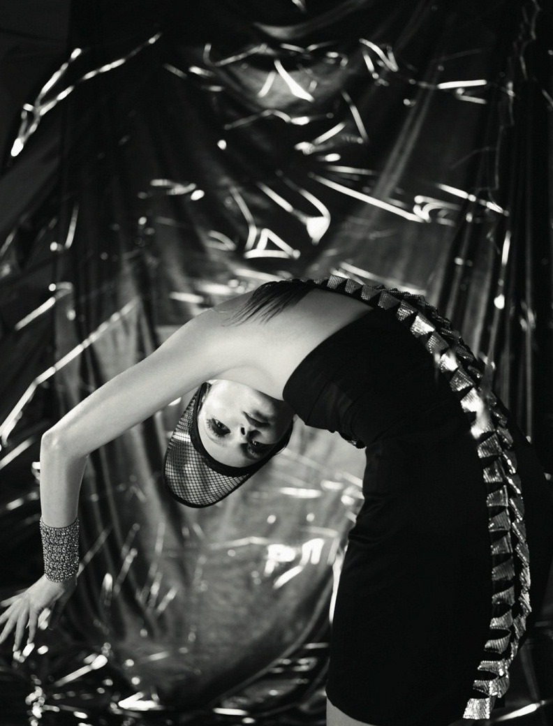 spinningbirdkick:  Yelena Yemchuk / Another Magazine Spring 2009. 