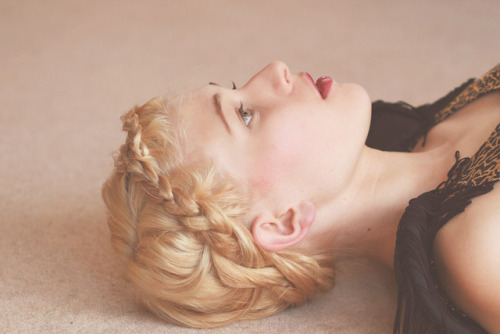 fuckyeahbraids:  (via lesfemmes, in-dubio)(via 000l0)