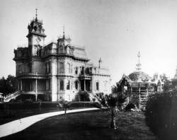 coldandpale:fromasecondstory:anecessaryend:The Gallatin House, 1880.  (via colettesaintyves) 