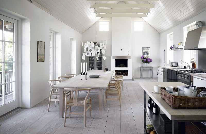 A classic and modern Scandinavian kitchen. To my eye, the table, chairs and flooring alone add enormous warmth and style, setting the tone for the rest of the space. From the blog dreamhousecammy.blogspot