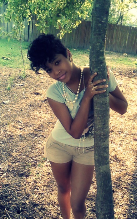 sheso:  louiechantel:  this pose is corny but…. (inkmychina.tumblr.com)