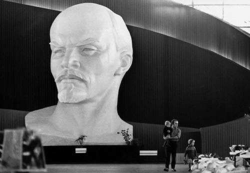 Exhibition of Soviet Achievements, Minsk 1970 photo by Robert Deleckvia: everyday_i_show