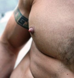 icecihot:  3leapfrogs:  ilust4him:  okiesmen:  http://okiesmen.tumblr.com/  (via male-glories)  •=• •=• •=• 