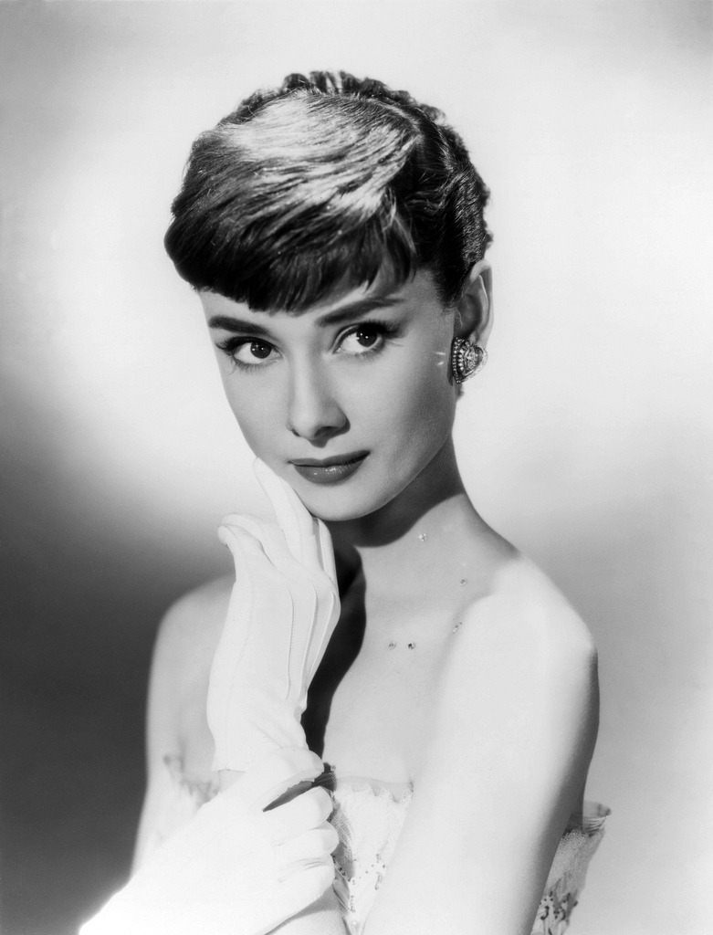 rareaudreyhepburn: Audrey Hepburn photographed : Piccolo grande