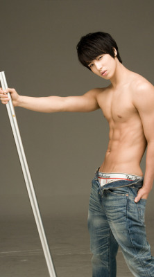 (Via Iloveasianmen)