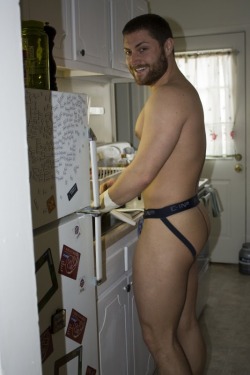 Bearcockandundies:  Ursius:  Jtbritto:  Me Washin’ The Dishes ;)   Making Washing