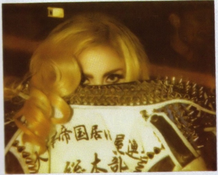 (via monsterballl)