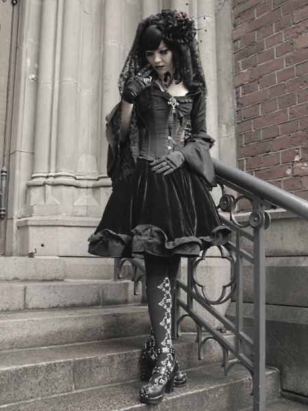 gothfashion:  (via garlic-doll) 