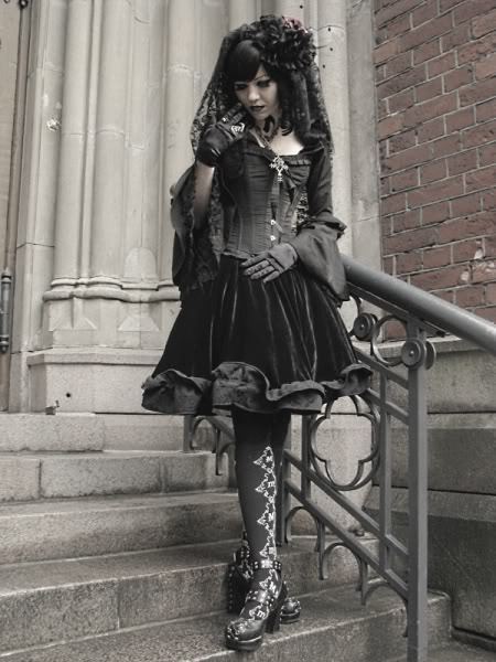 Porn photo gothfashion:  (via garlic-doll) 