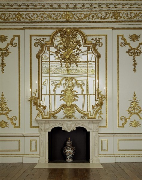 dreamingviolet:  18thcentury:   The music room from Norfolk House, St. Jame’s Square, London(via)    