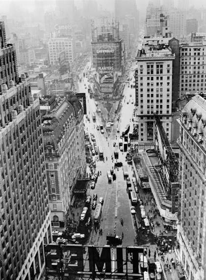 anneyhall:
“ Times Square, early 1940s.
”