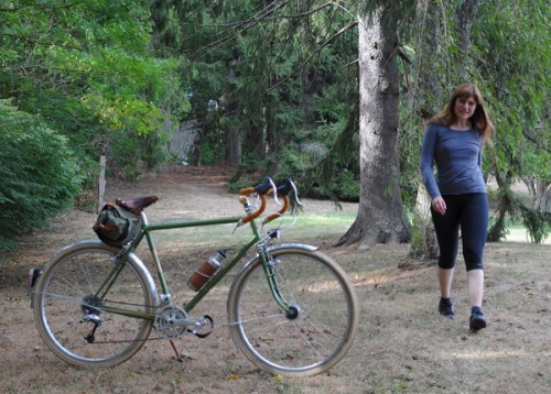 mikeal289:  bikes-cycling:  pedaltan:  pedalfar:  Hillborne, De Cordova, Silk Wheeling Suit (via Lov