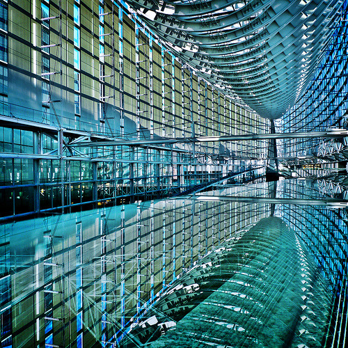 mountainbook-tokyo: 230/2010: Glass Building, Tokyo International Forum, Yurakucho, Tokyo I shot thi