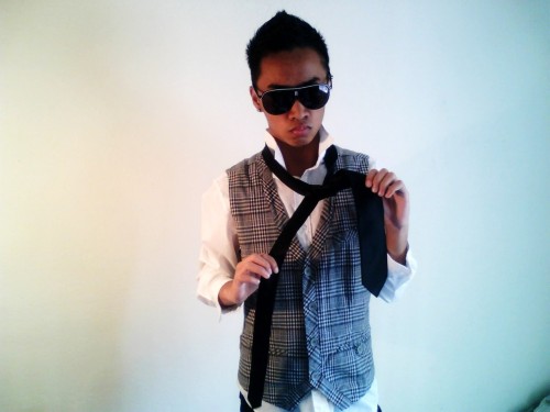 hiimronjose:  FACT: I don’t know how to tie a tie -_____- 