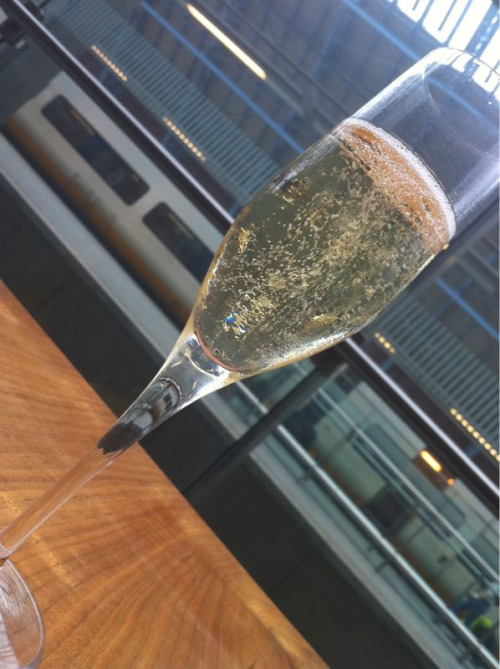 Quick champagne at the St Pancras Grand