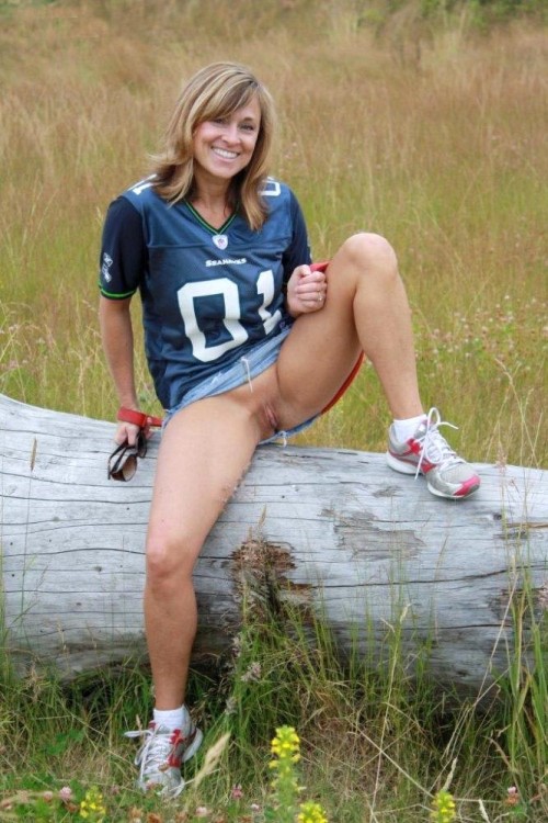 bluejets1jm: joeblowsstuff: GO HAWKS!!! I agree go Hawks￼