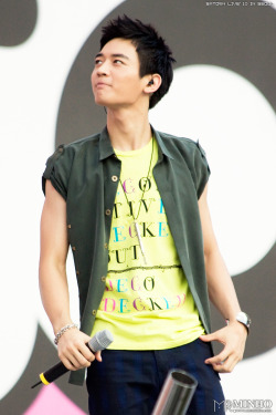 (via shinrifiedklove)  Favourite boy looked thin.