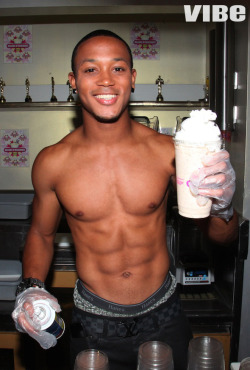 tatiibreezybaby:  ydaniaruby:  lovelywordss:  kiokojennifer:  Lil Romeo..     