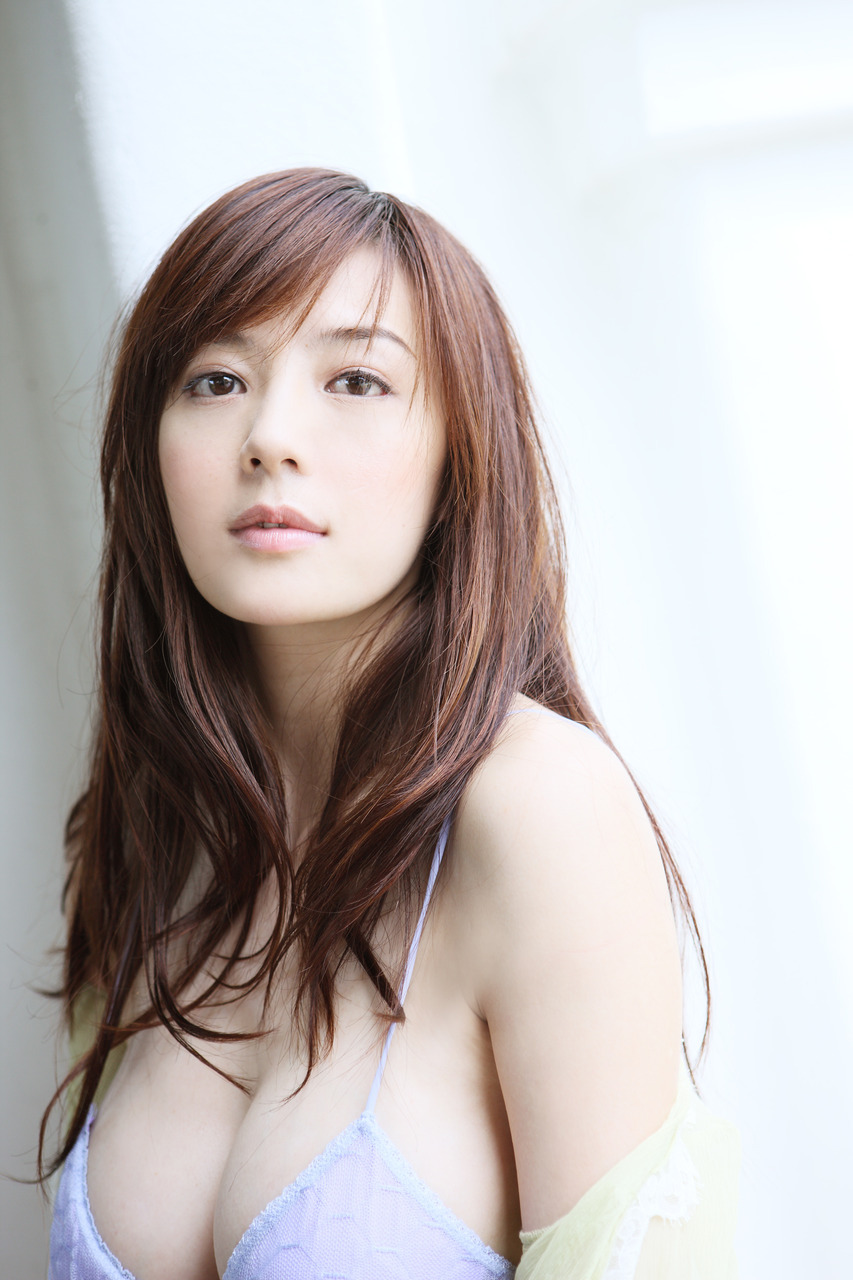 tantaka:  feel-so:  ganpukudou:  gkojax:  yamato:  cica-japanese-girl-big-tits-breasts-hot-sexy-body-blue-lace-panties-bra-green-shirt-japanese-gravure-idol-picture-09.jpg(via