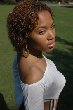 tashabicurious:  bipolargenius:  hotassblackgirls:  kenzworld:  beautifulprettygirls:  Honeybrown Lioness   