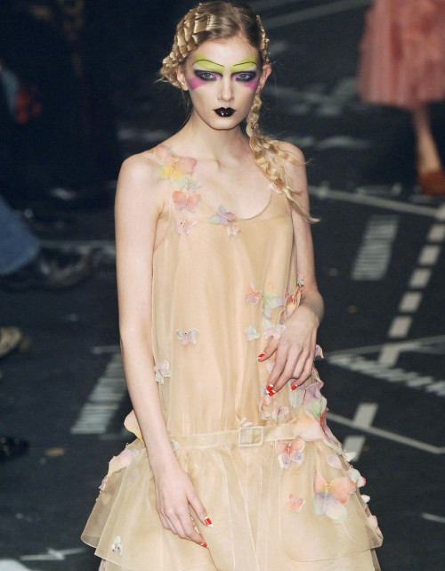 Lily Donaldson at John Galliano Fall 2005 porn pictures