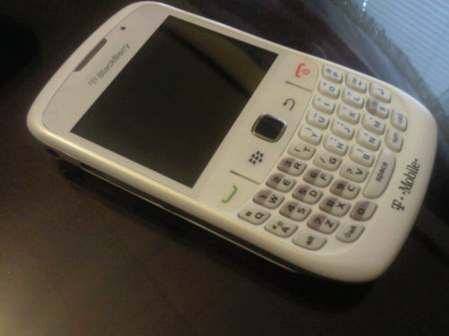 soundslikealotofhooplah:  this is my new child. :D  i want a black one! 